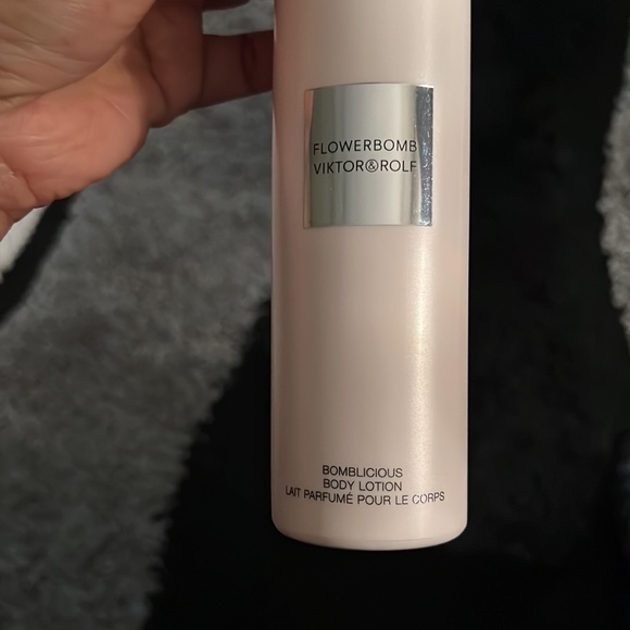 Vicktor & Rolf 🌸 Flowerbomb - Picture 4 of 7